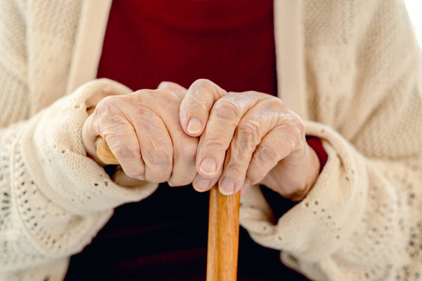 Cane in hand of old woman - Foto, imagen