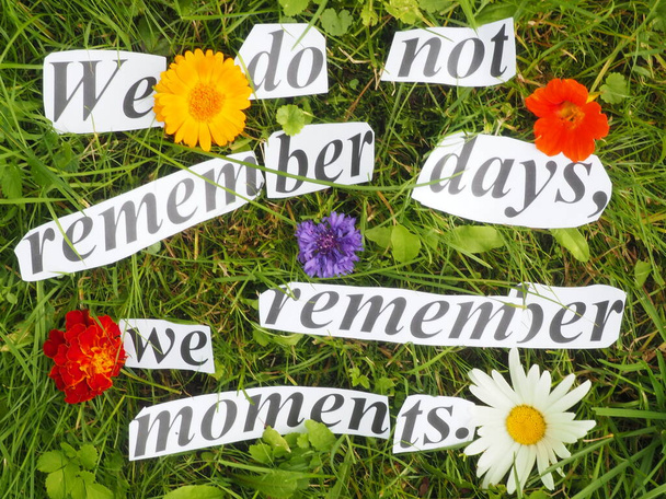 we do not remember days, we remember moments.carved words on the grass. - Φωτογραφία, εικόνα