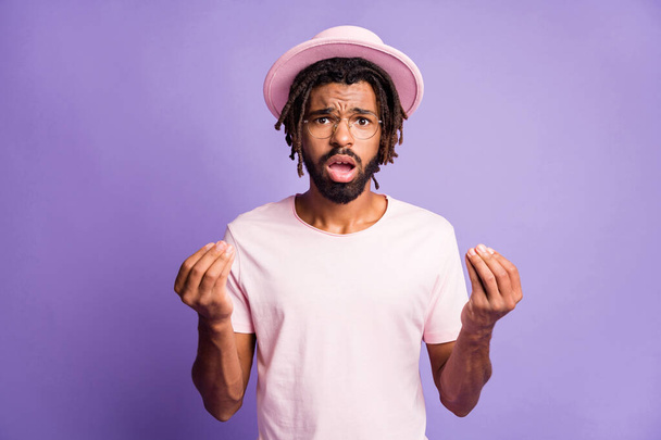 Photo portrait of confused guy showing two italian hand signs isolated on vivid purple colored background - Foto, Imagem