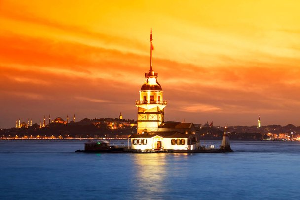 乙女の塔イスタンブールトルコ - 写真・画像