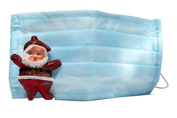 Weihnachtsmann mit blauer Maske zum Schutz vor Coronavirus - Foto, Bild