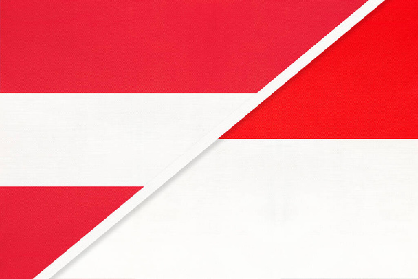 Αυστρία και Ινδονησία, εθνικές σημαίες από ύφασμα. Σχέση, εταιρική σχέση και αντιστοιχία μεταξύ δύο χωρών. - Φωτογραφία, εικόνα