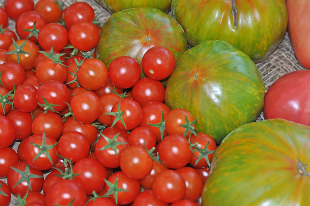 Tomaten auf einem Markt - Foto, Imagen