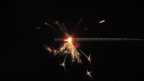Zpomalené natáčení hořící bengálské svíčky - Záběry, video