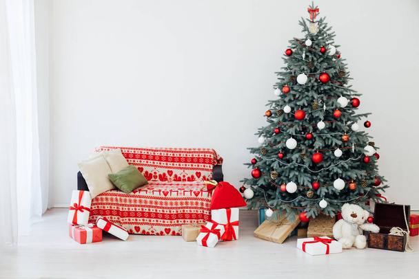 Árbol de Navidad Nochevieja con Regalos Decoración Casa - Foto, Imagen