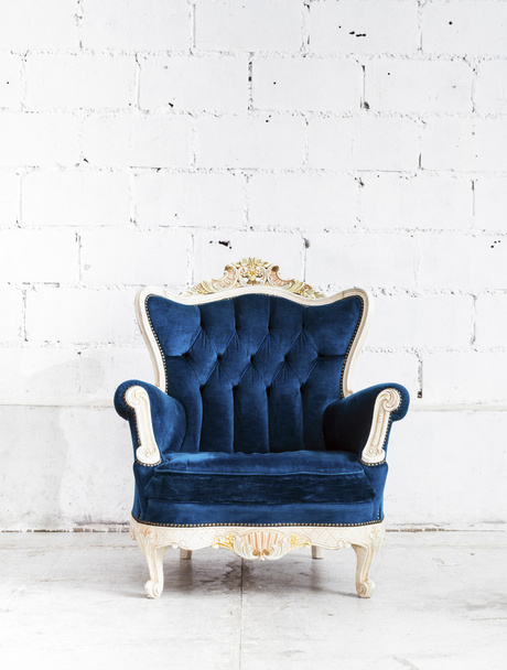 Blue classical style Armchair sofa couch in vintage room - Φωτογραφία, εικόνα
