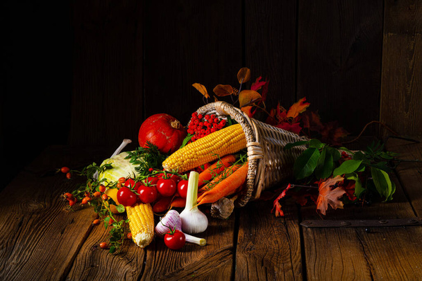 The beautiful autumnal cornucopia with vegetables - Zdjęcie, obraz