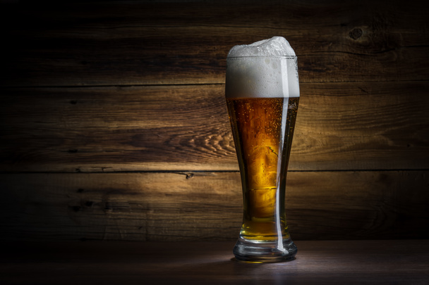 glass of beer on a wooden background - Fotoğraf, Görsel