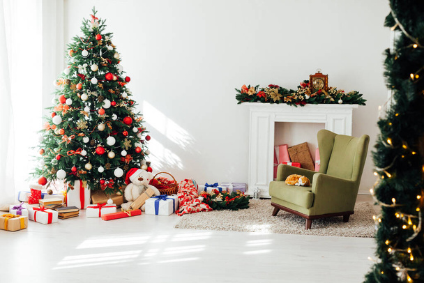 Silvestr vánoční strom s dárky dekor domu - Fotografie, Obrázek