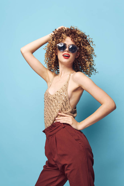 Pretty woman Curly hair charm fashion clothes  - Foto, immagini