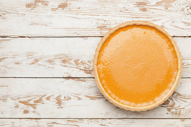 Tasty pumpkin pie on wooden background, top view - Foto, immagini