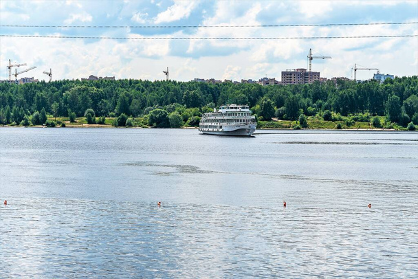Russia, Kostroma, July 2020. Multi-deck white motor ship on the Volga river. - Fotoğraf, Görsel