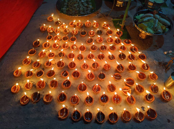 Deepak je hindské slovo znamenající lampu ze sanskrtského zdroje světla. - Fotografie, Obrázek