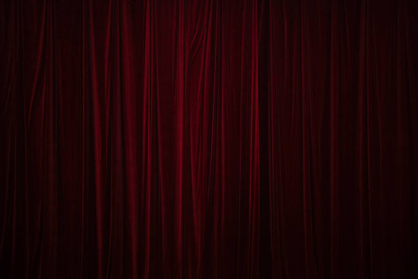 Cortina roja en el fondo del teatro - Foto, Imagen