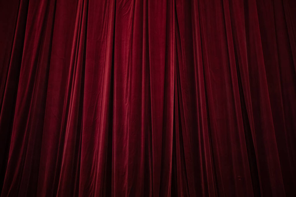 Tenda rossa sullo sfondo del teatro - Foto, immagini
