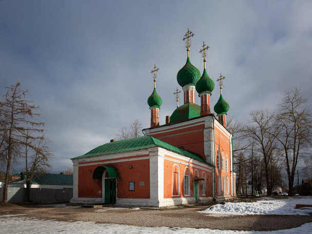   Old Alexander Nevsky Church in Pereslavl-Zalessky in winter - Foto, imagen