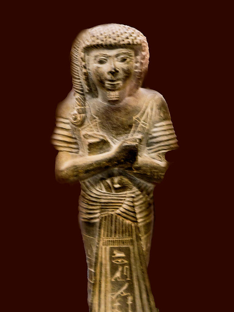Pequena estátua egípcia de pedra Sem problemas de direitos autorais com esta exposição de 4000 anos no Museu Egípcio em Turim Itália.Devido à sua idade, é classificada como de domínio público sob a legislação da UE. As exposições neste museu foram adquiridas no Egito em 1833 - Foto, Imagem