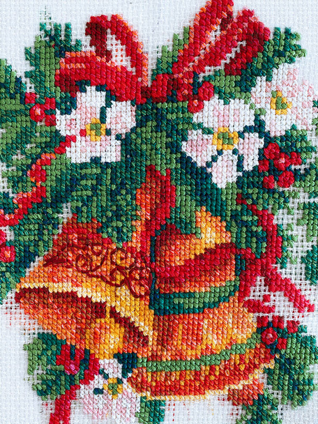 cross stitch christmas wreath with bells and flowers - Photo, Image