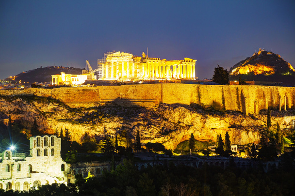 Akropolis am Abend nach Sonnenuntergang - Foto, Bild