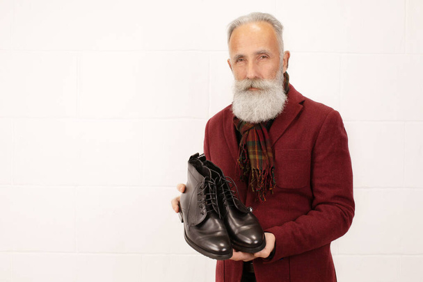 Stylish bearded senior man showing shoes - Φωτογραφία, εικόνα