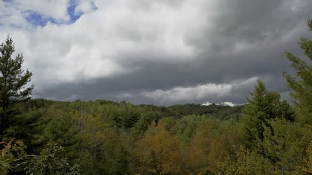 Blue Ridge Parkway Forrest y Nubes
 - Imágenes, Vídeo