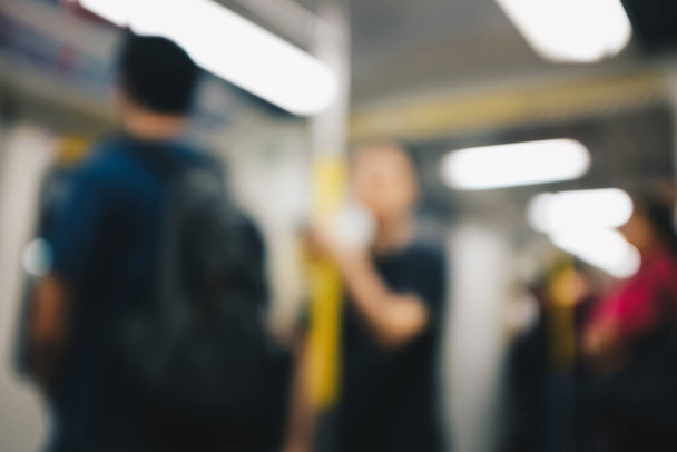 Abstracto borroso dentro de la ciudad tren personas transporte de fondo - Foto, Imagen