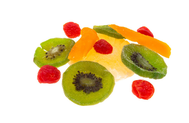 mezcla de frutos secos aislados sobre fondo blanco - Foto, Imagen