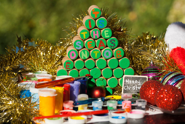 Idea di artigianato natalizio: albero di Natale di sughero vino - Foto, immagini