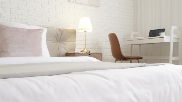 近代的なホテルの部屋のインテリア - 映像、動画