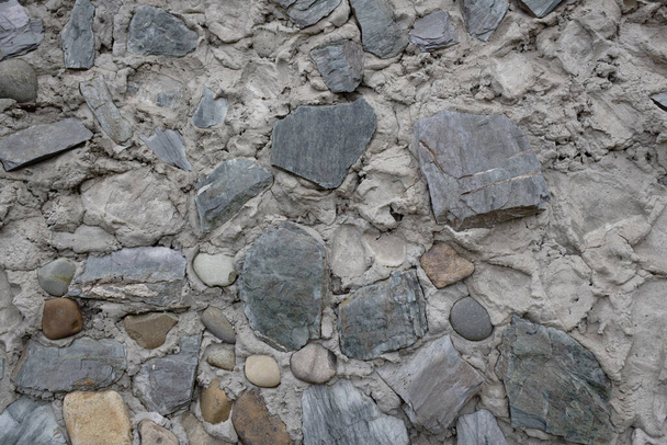 Fond abstrait de nombreuses grandes pierres. Surface vierge en pierre avec une couleur neutre. Blank pour le design. - Photo, image
