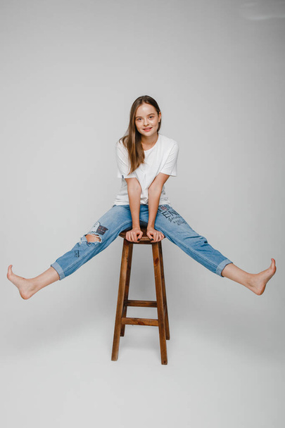 model tests. Beautiful girl with long hair sitting on chair and posing - Fotoğraf, Görsel