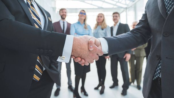 close up. business partners confirming the contract with their handshake - Fotografie, Obrázek