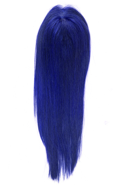 Eine lange gerade blaue Synthetik-Perücke vor einem schlichten weißen Hintergrund. - Foto, Bild