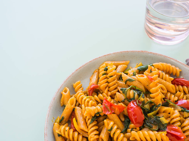 Whole grain pasta dish with tomatoes and rocket - Photo, Image