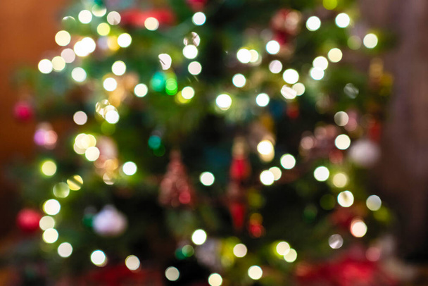 Blurred background of christmas tree with light and bokeh. - Foto, immagini