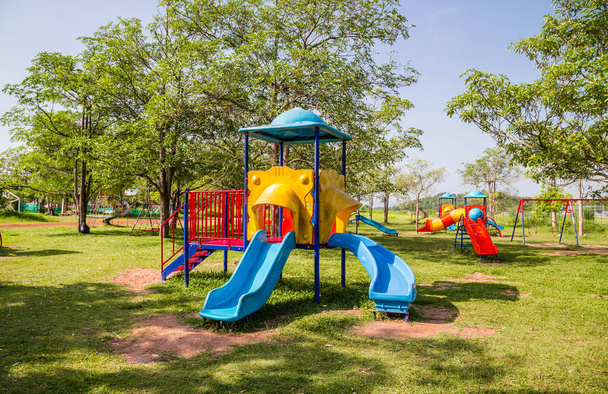 Kinderspielplatz im Park - Foto, Bild