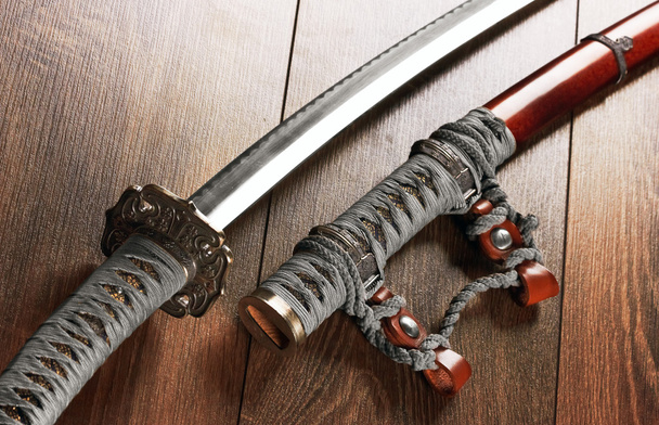 Katana, japanilainen miekka
 - Valokuva, kuva
