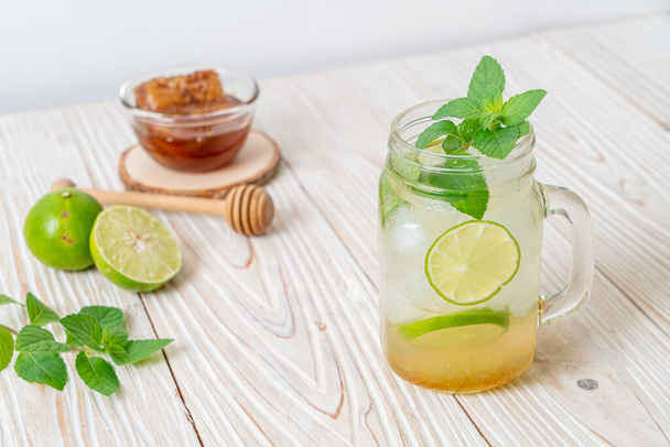 iced honey and lime soda with mint - refreshing drink - Fotoğraf, Görsel