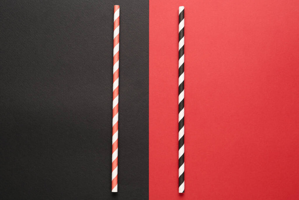 Striped drinking straws on color background, flat lay - Fotografie, Obrázek