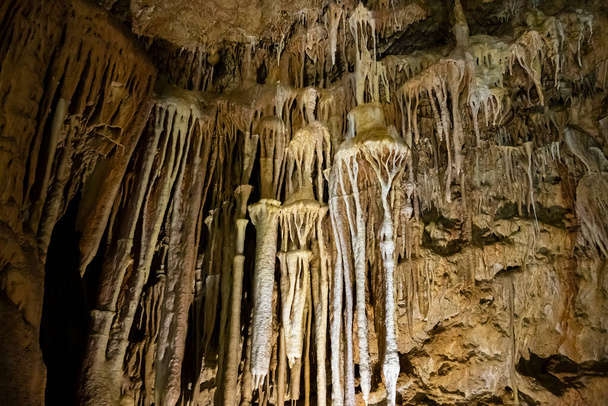 Vue intérieure de la grotte de marbre en République de Crimée, Ukraine. 2 octobre 2020. - Photo, image