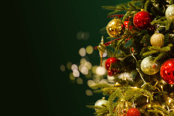 Christmas tree with decorations and lights background - Foto, Imagen