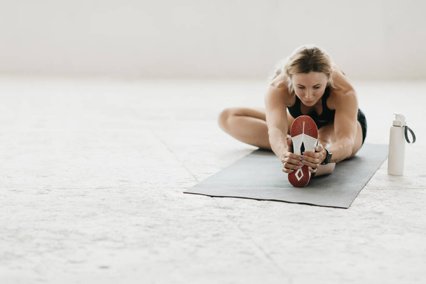 Ranní fit trénink zůstat zdravý na karanténě - Fotografie, Obrázek