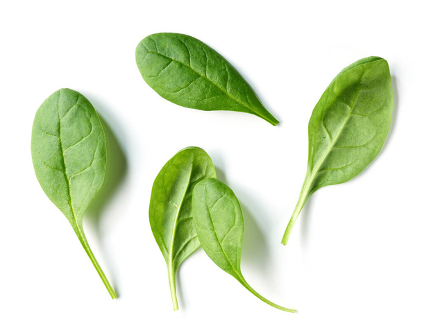 fresh green spinach leaves isolated on white background, top view - Foto, afbeelding