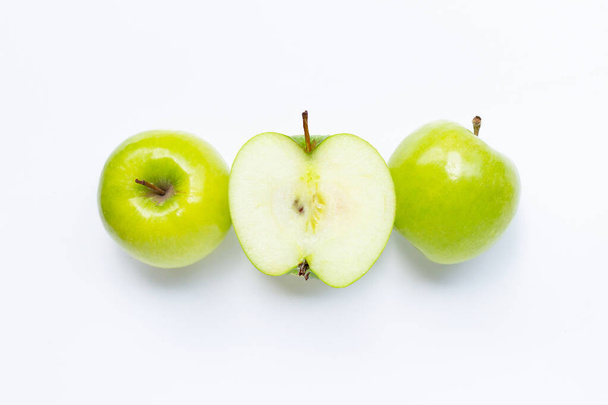 Pommes vertes sur fond blanc. Espace de copie - Photo, image