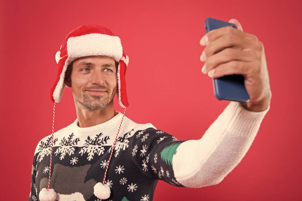 Best phone for party selfie. Santa man make video call on mobile phone. Bearded man use phone camera for holiday streaming. Stay mobile on holiday season. Happy new year. Christmas phone message - Fotografie, Obrázek