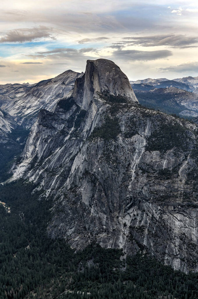 Glacier Point, com vista para o Vale de Yosemite, Half Dome, Yosemite Falls e o alto país de Yosemite. - Foto, Imagem