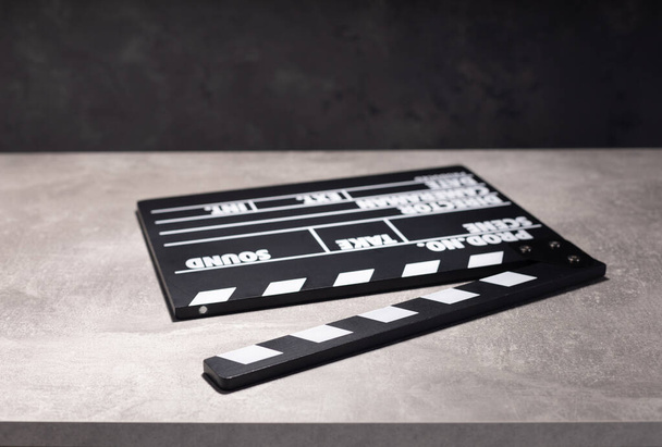 movie clapper board or clapperboard at table background texture - Fotoğraf, Görsel