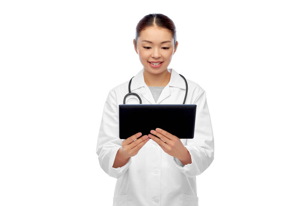 asian female doctor with tablet pc and stethoscope - Fotoğraf, Görsel