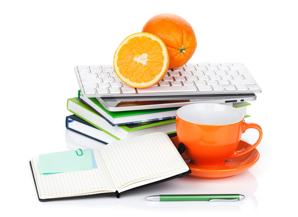 Orangenfrüchte, Kaffee und Bürobedarf - Foto, Bild