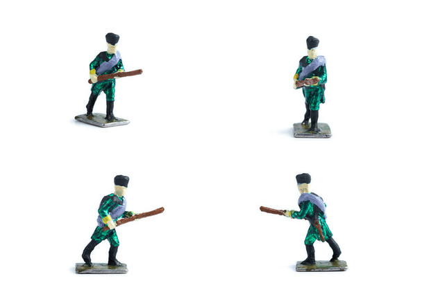 4 in 1 foto van handgemaakte tinnen soldaten in groen uniform met musket - Foto, afbeelding